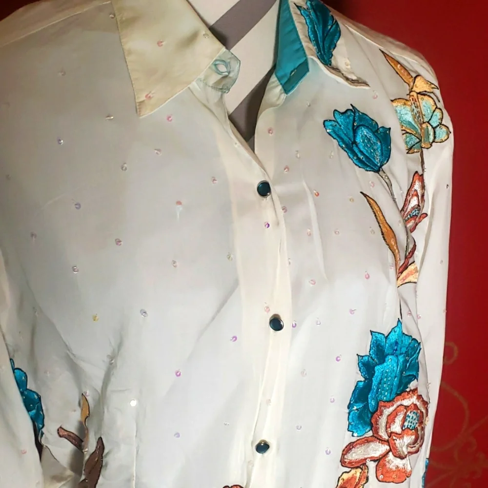 Vintage collection blouse. - Picture 3 of 8
